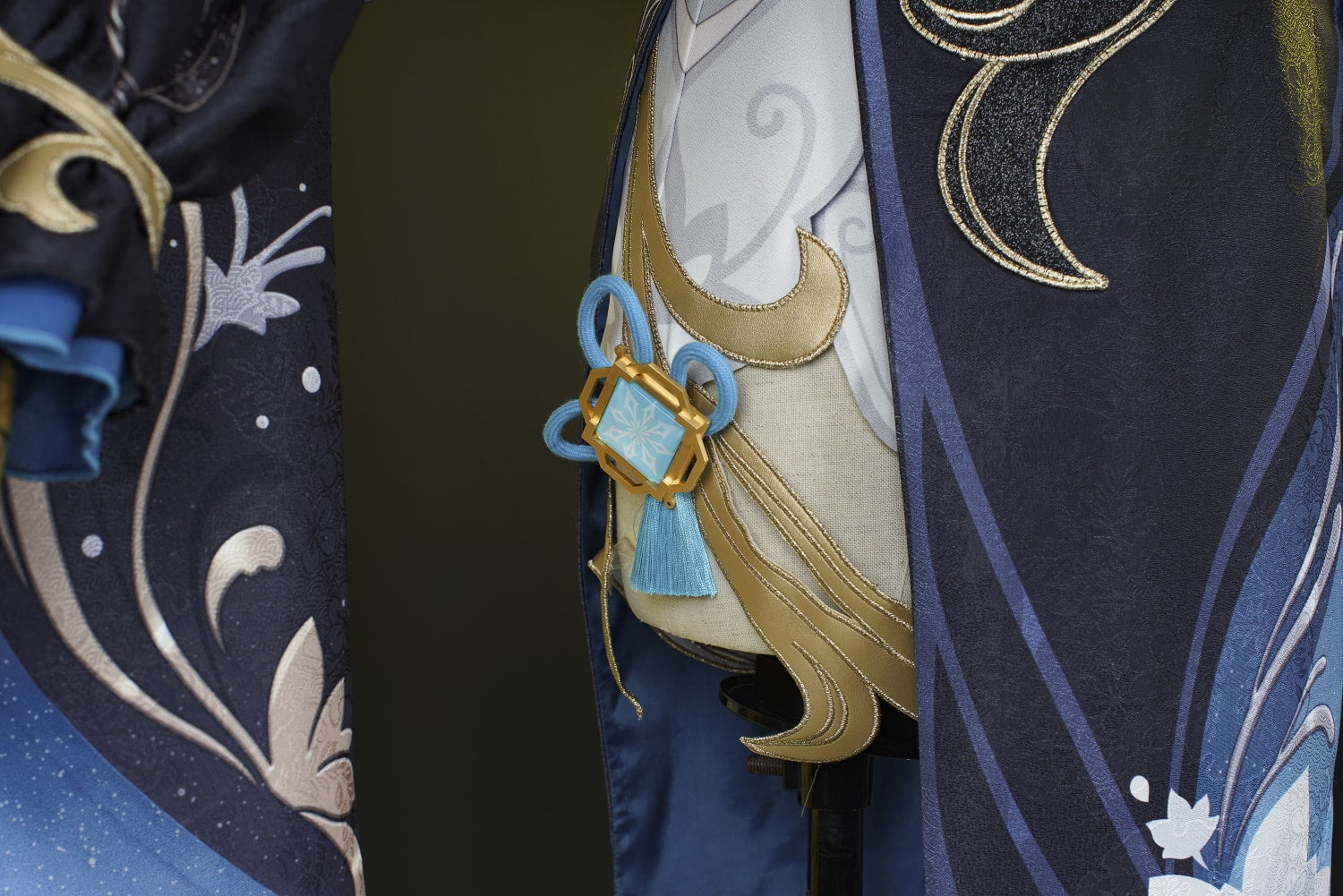 Genshin Impact Shenhe Frostflower Dew Qipao Cosplay Costumes