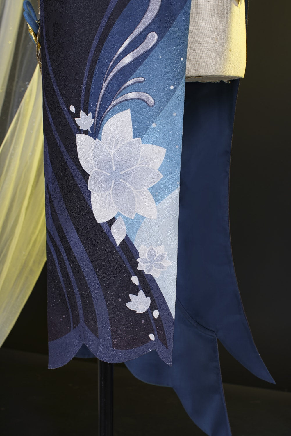 Genshin Impact Shenhe Frostflower Dew Qipao Cosplay Costumes